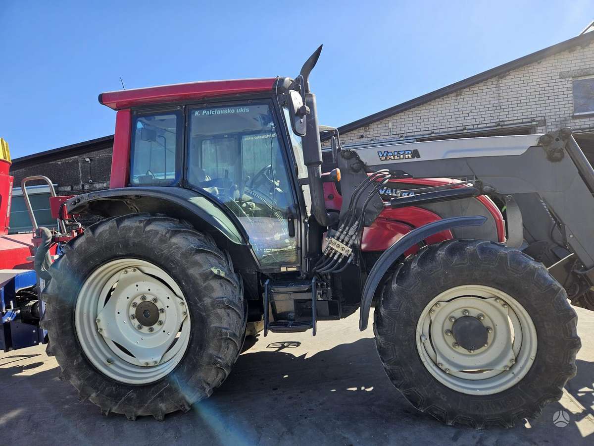 Valtra N141H, traktoriai