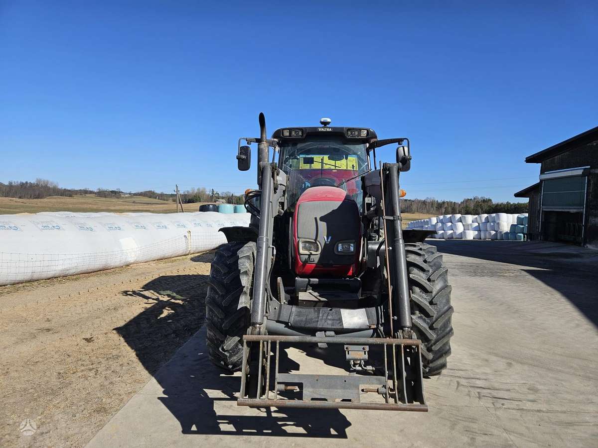 Valtra N141H, traktoriai