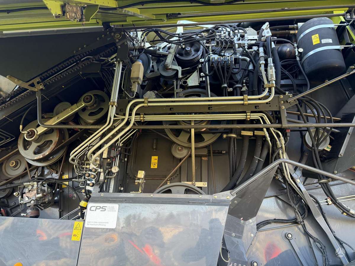 Claas 770TT, combine harvesters