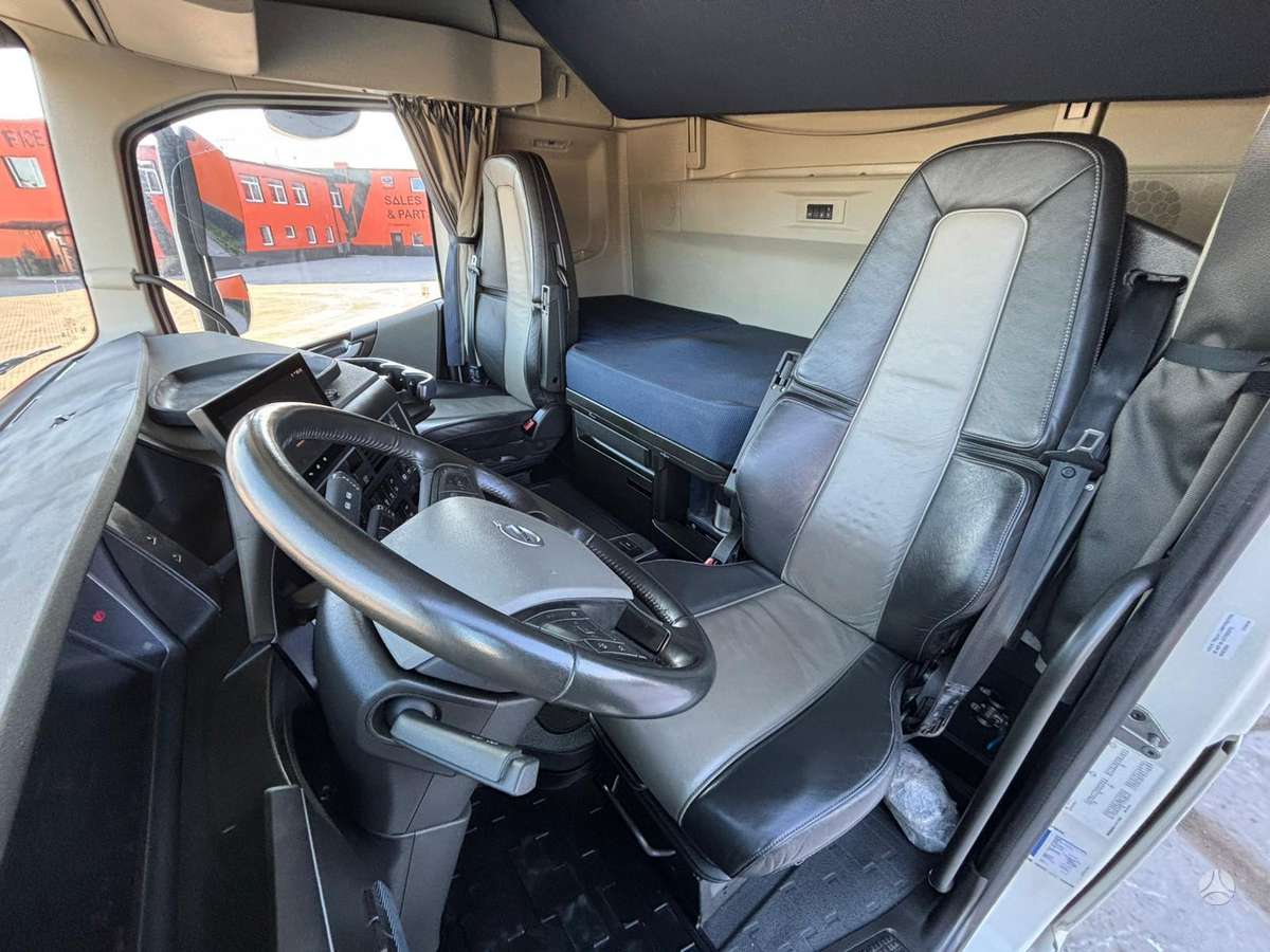 Volvo FH 540 6x2, single sleeper