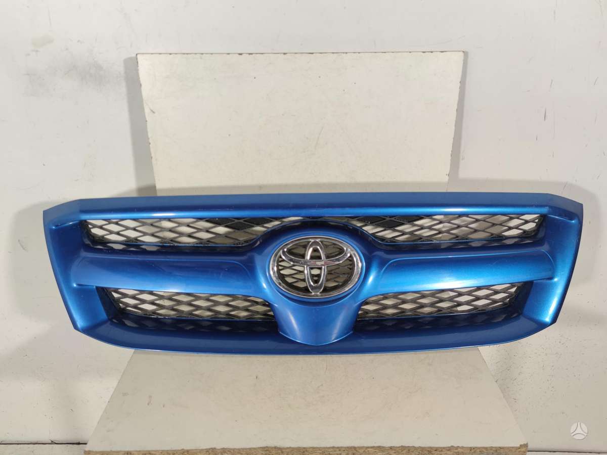 Toyota Hilux lights, front grill