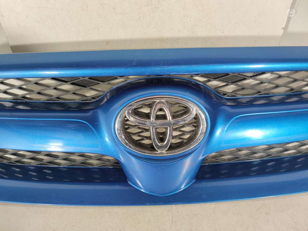 Toyota Hilux lights, front grill