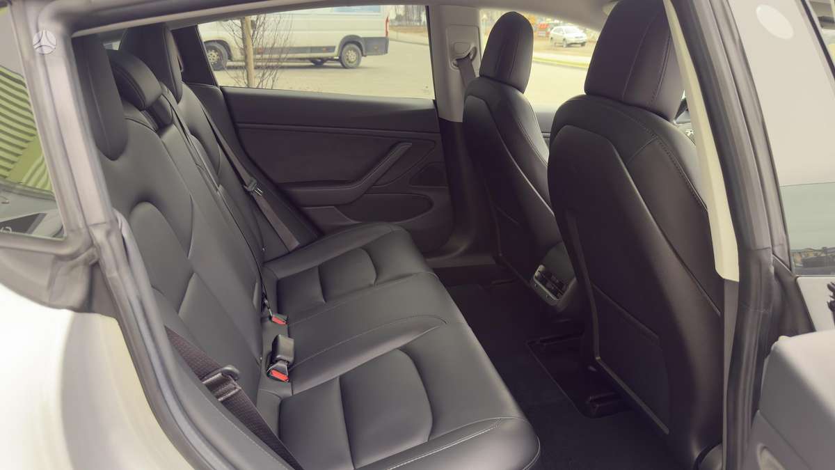 Tesla Model 3, sedans
