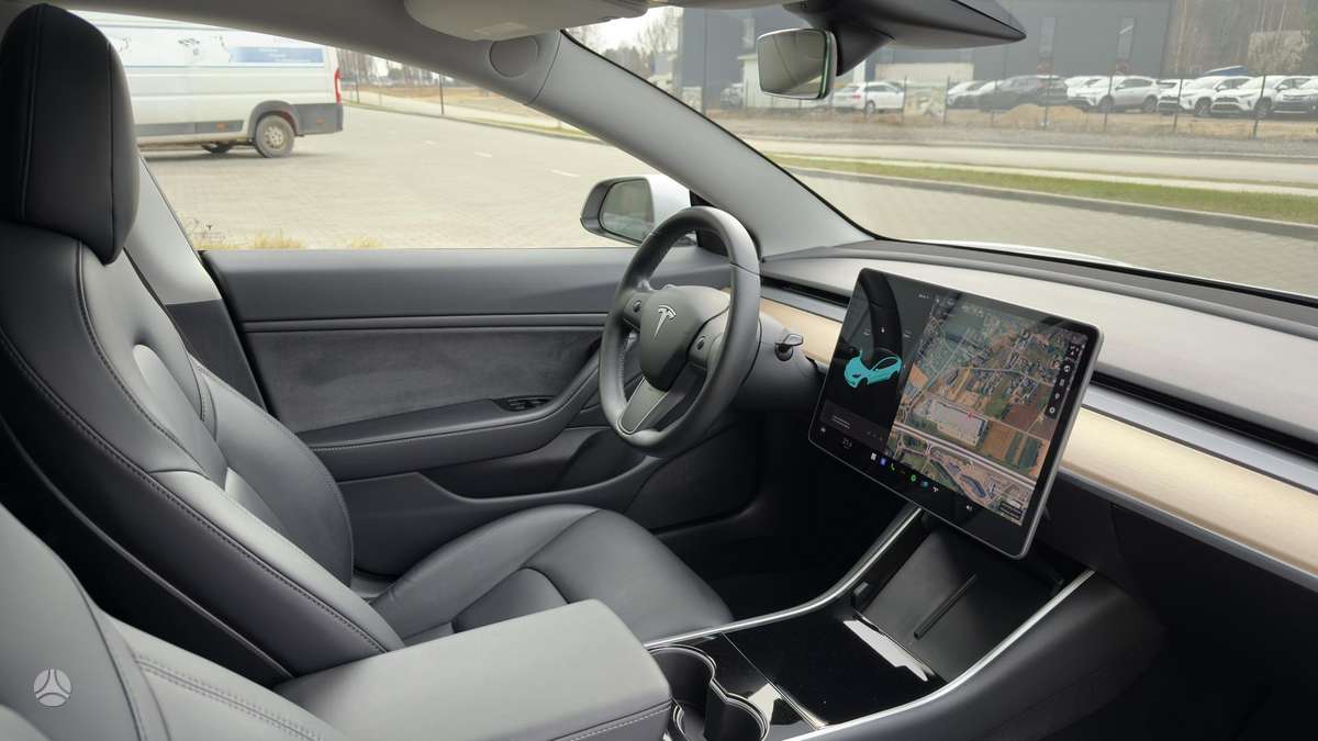 Tesla Model 3, sedans