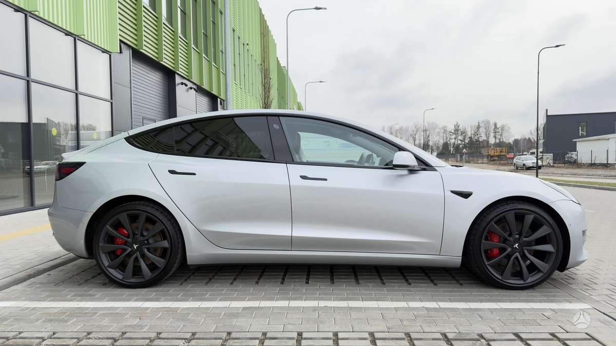 Tesla Model 3, sedans