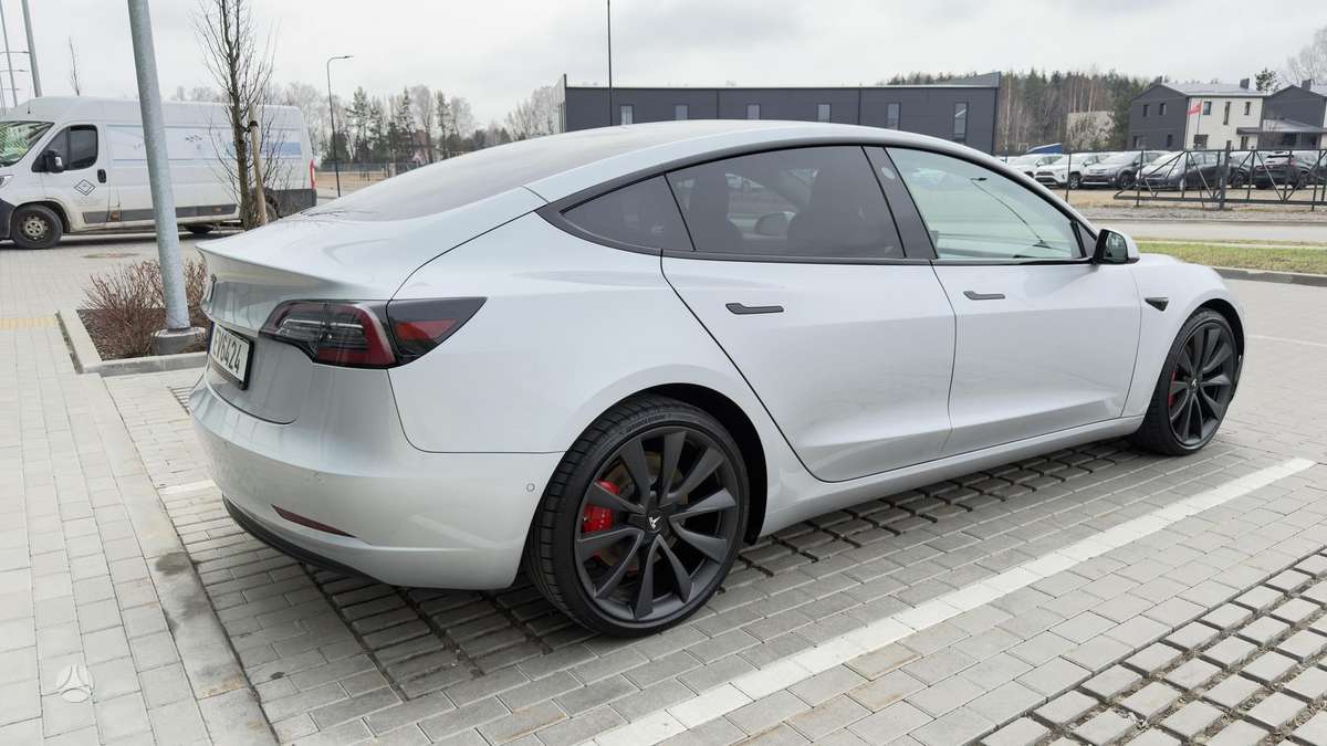 Tesla Model 3, sedans