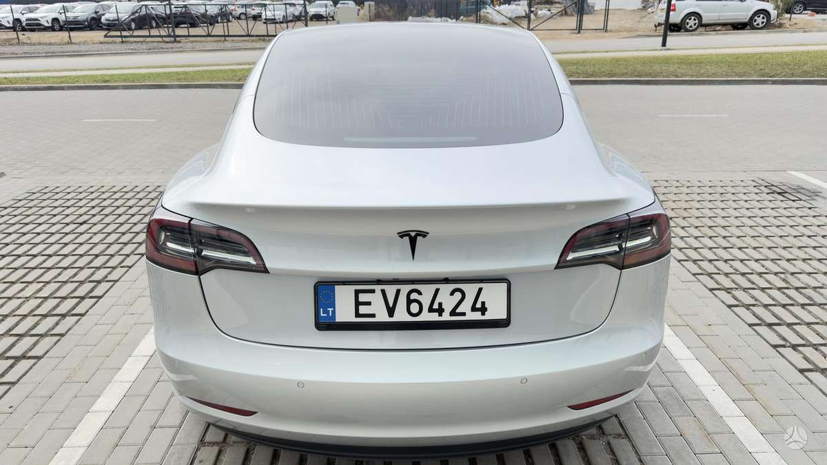 Tesla Model 3, saloon / sedan
