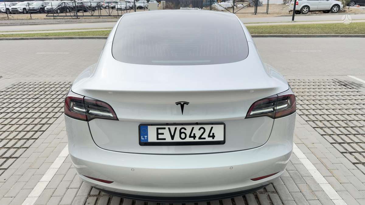 Tesla Model 3, sedans