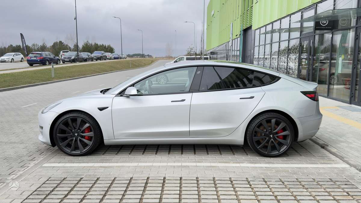 Tesla Model 3, sedans