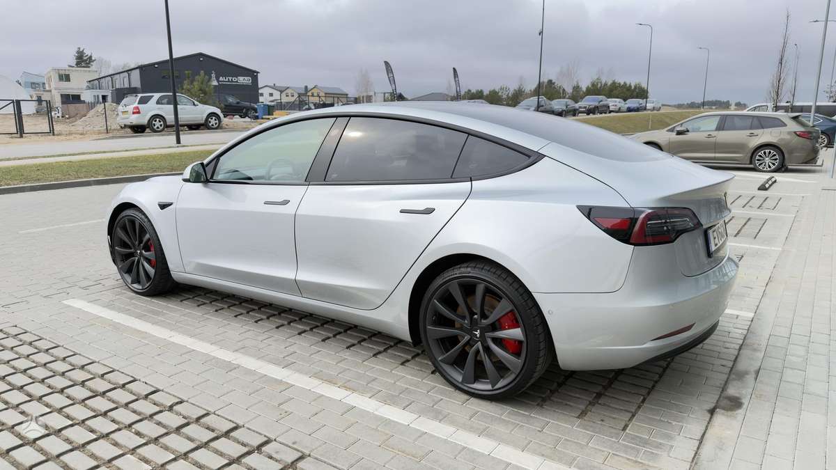 Tesla Model 3, sedans