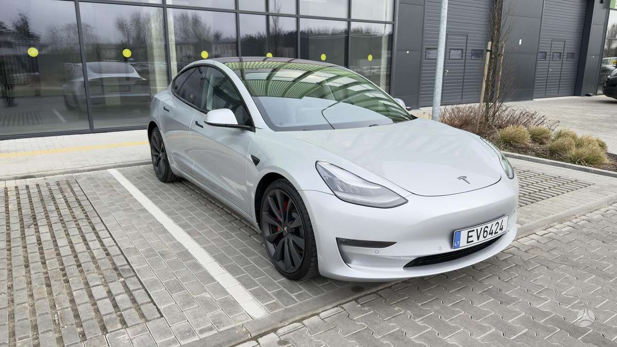 Tesla Model 3, sedans