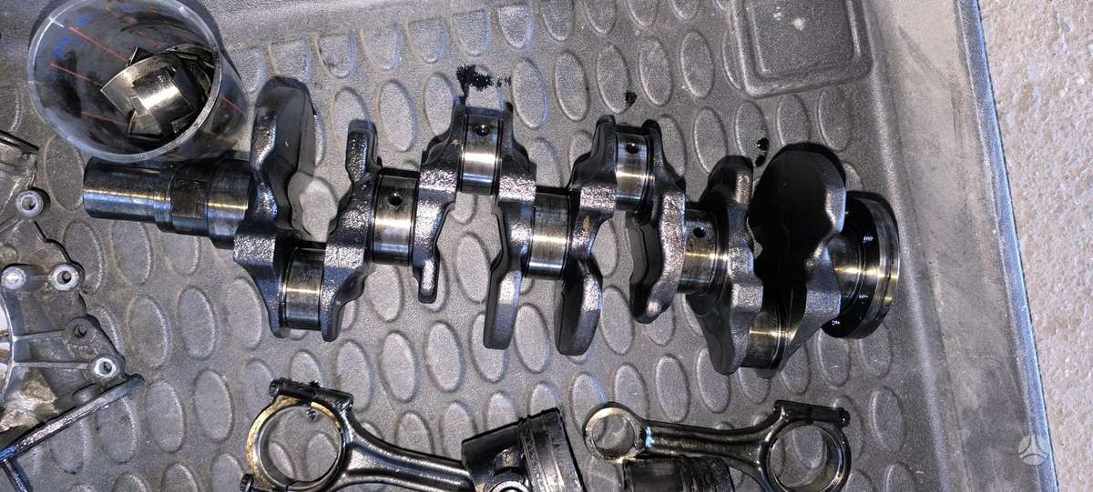 Peugeot 3008 variklio detalės
