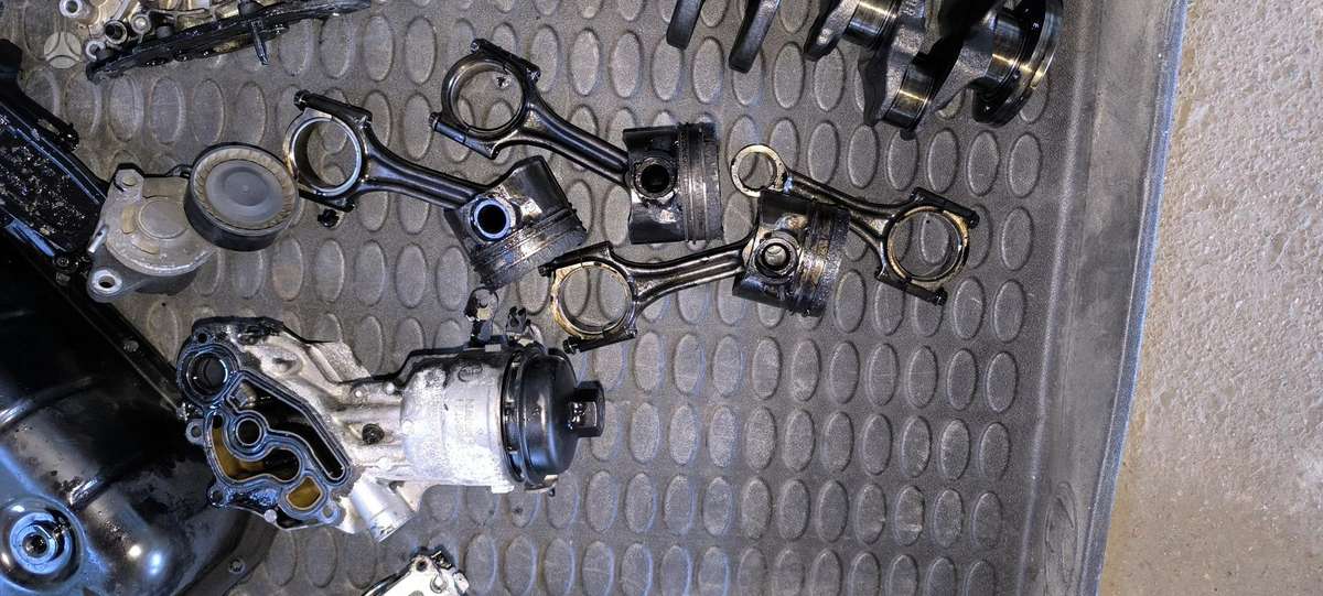 Peugeot 3008 variklio detalės