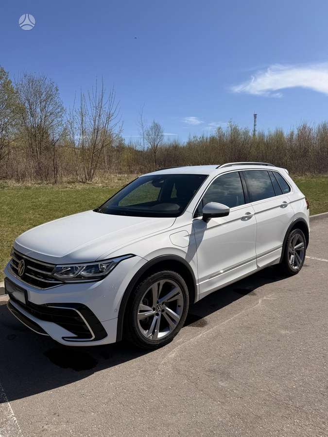 Volkswagen Tiguan - 1