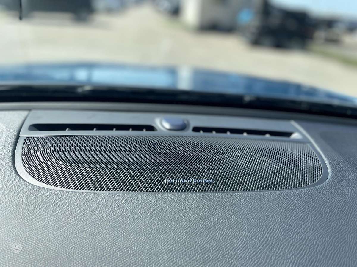 Volvo XC40, 82 kWh, off-road / crossover