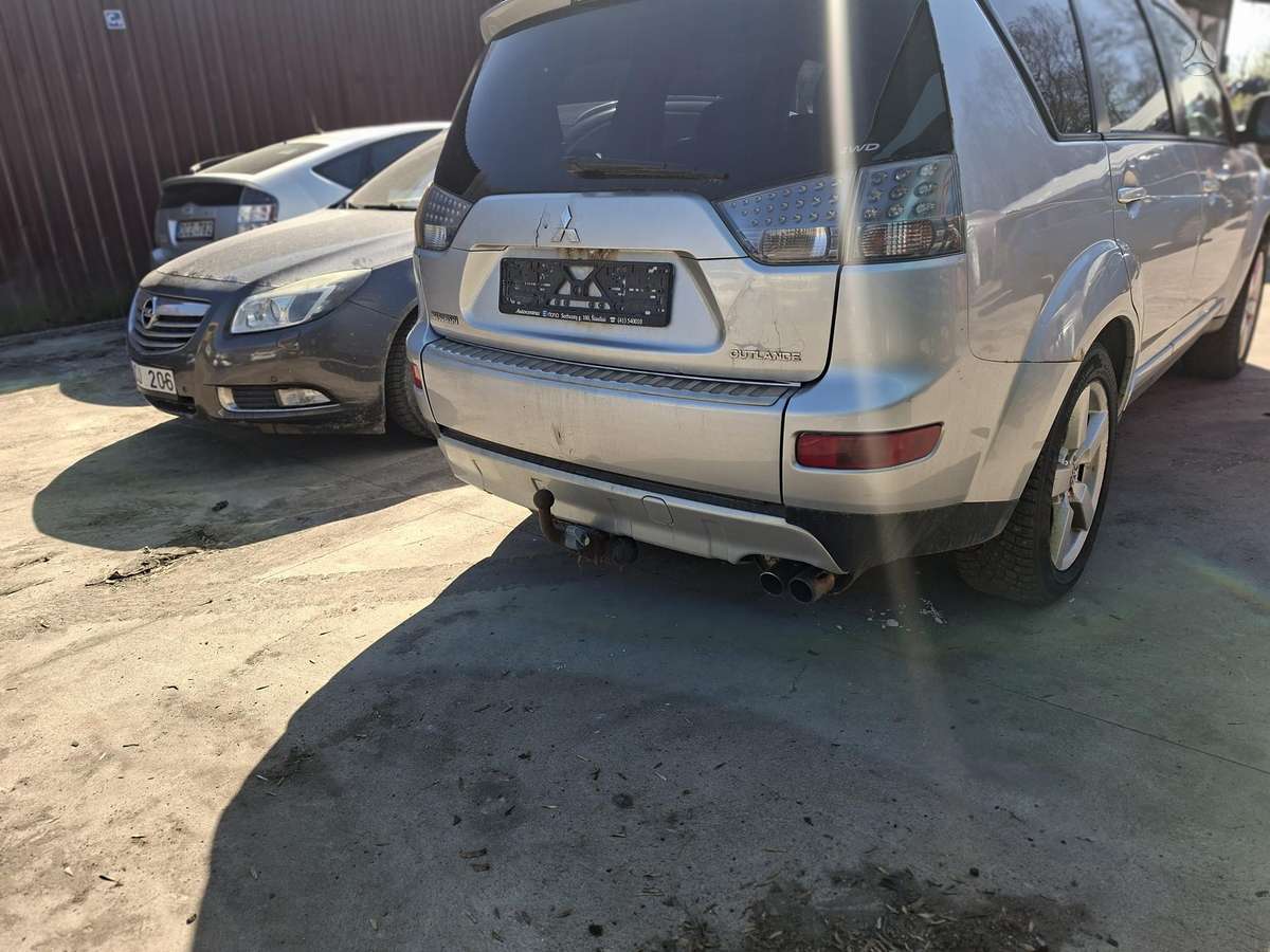 Mitsubishi Outlander dalimis