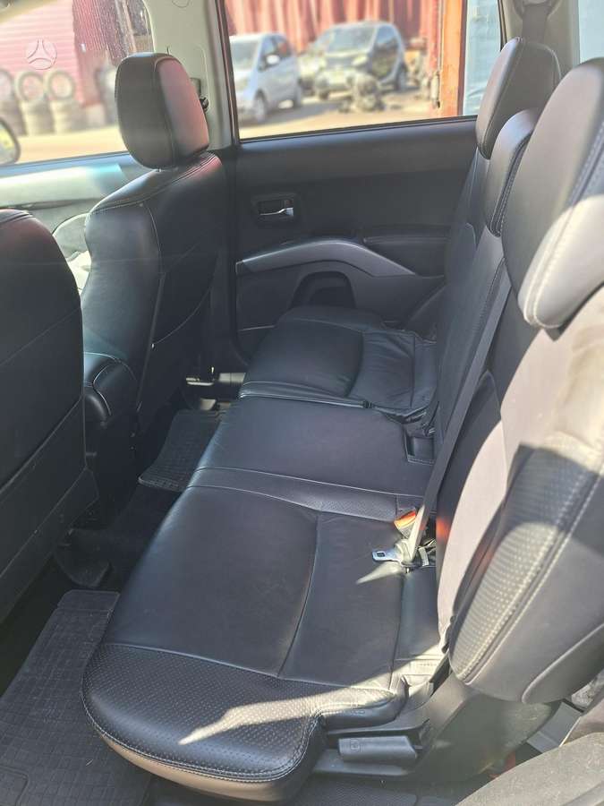 Mitsubishi Outlander по частям