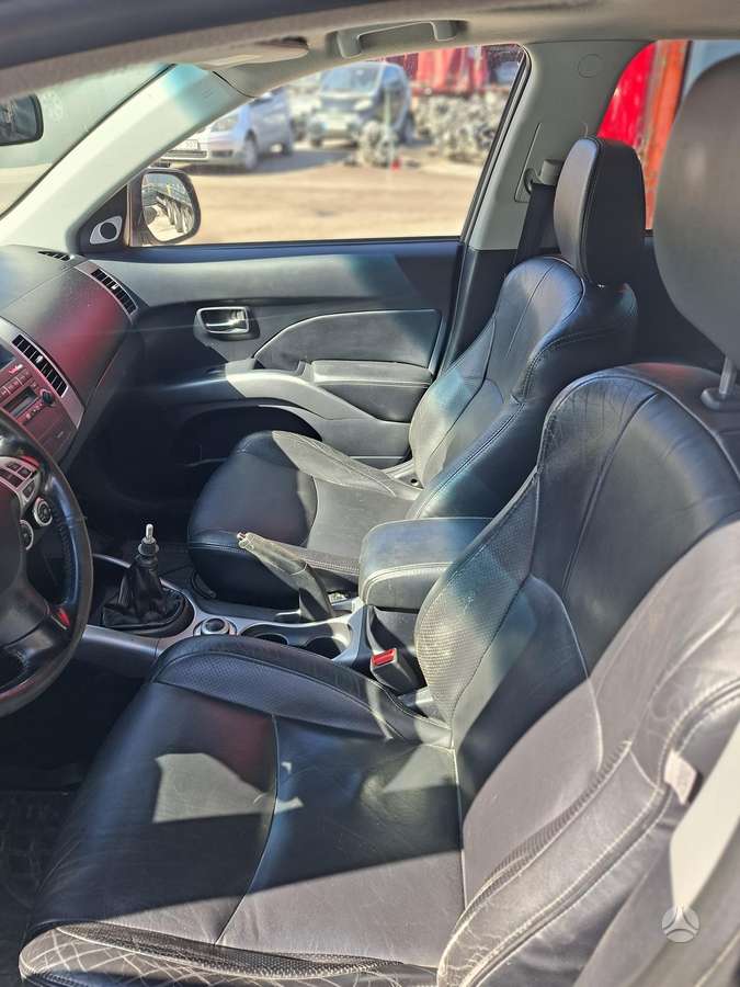 Mitsubishi Outlander по частям