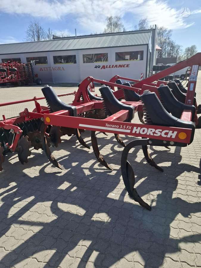 Horsch Terrano 3.5 FX, scrapers, scrubbers