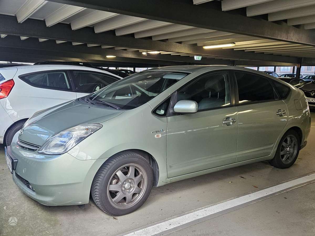 Toyota Prius - 1