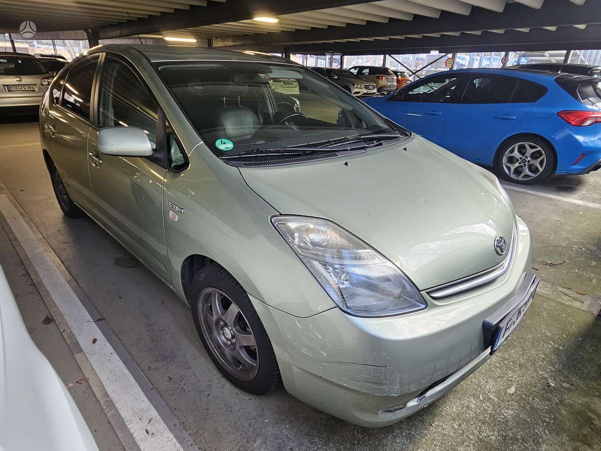 Toyota Prius - 3