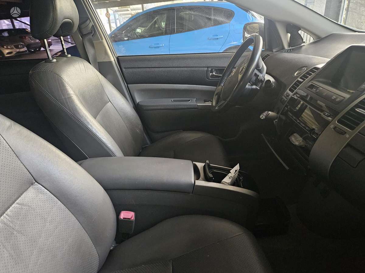 Toyota Prius - 5
