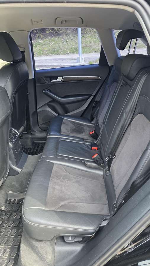 Audi Q5, 2.0 l., off-road / crossover