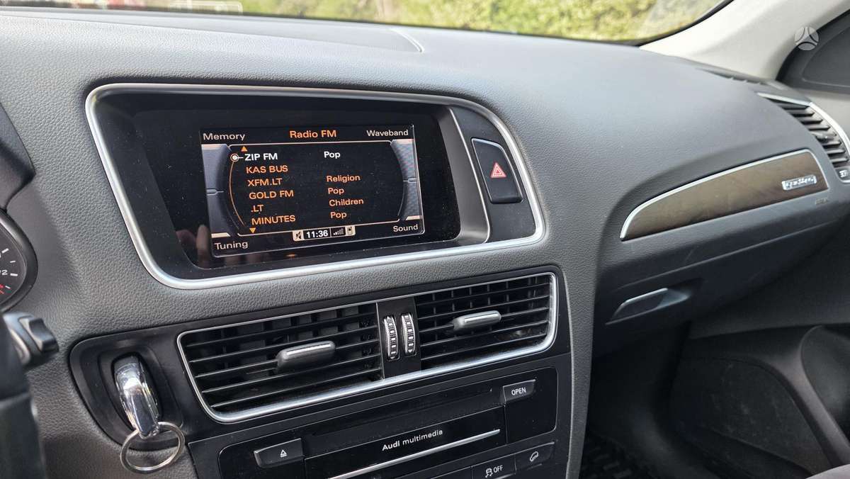 Audi Q5, 2.0 l., off-road / crossover