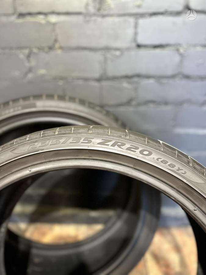 Pirelli P Zero PZ4, летние 235/35 R20
