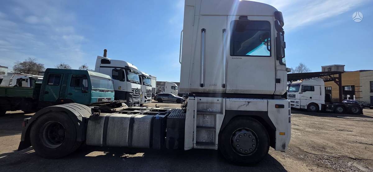 Renault MAGNUM 440, double sleeper