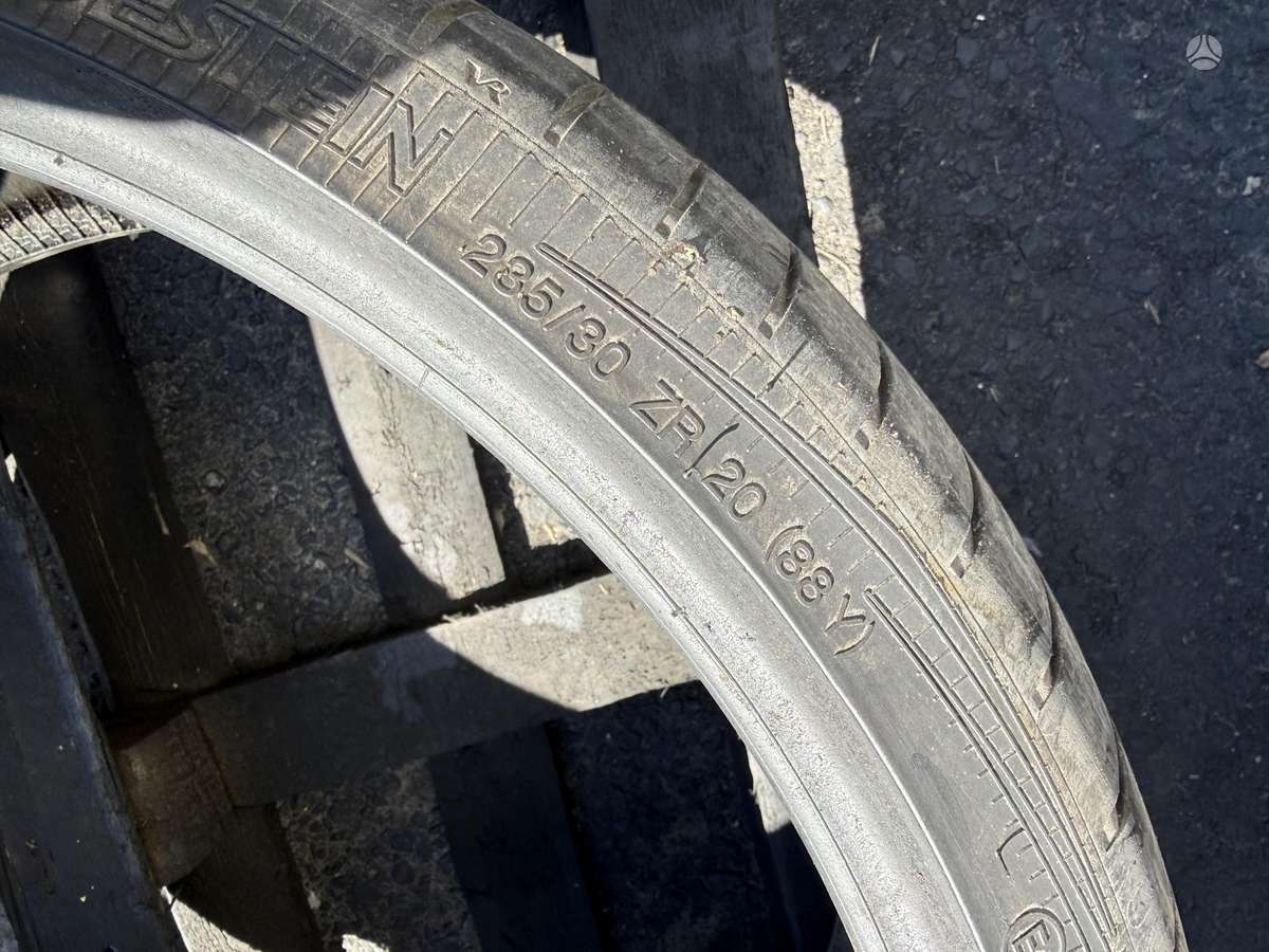 Vredestein, летние 235/30 R20