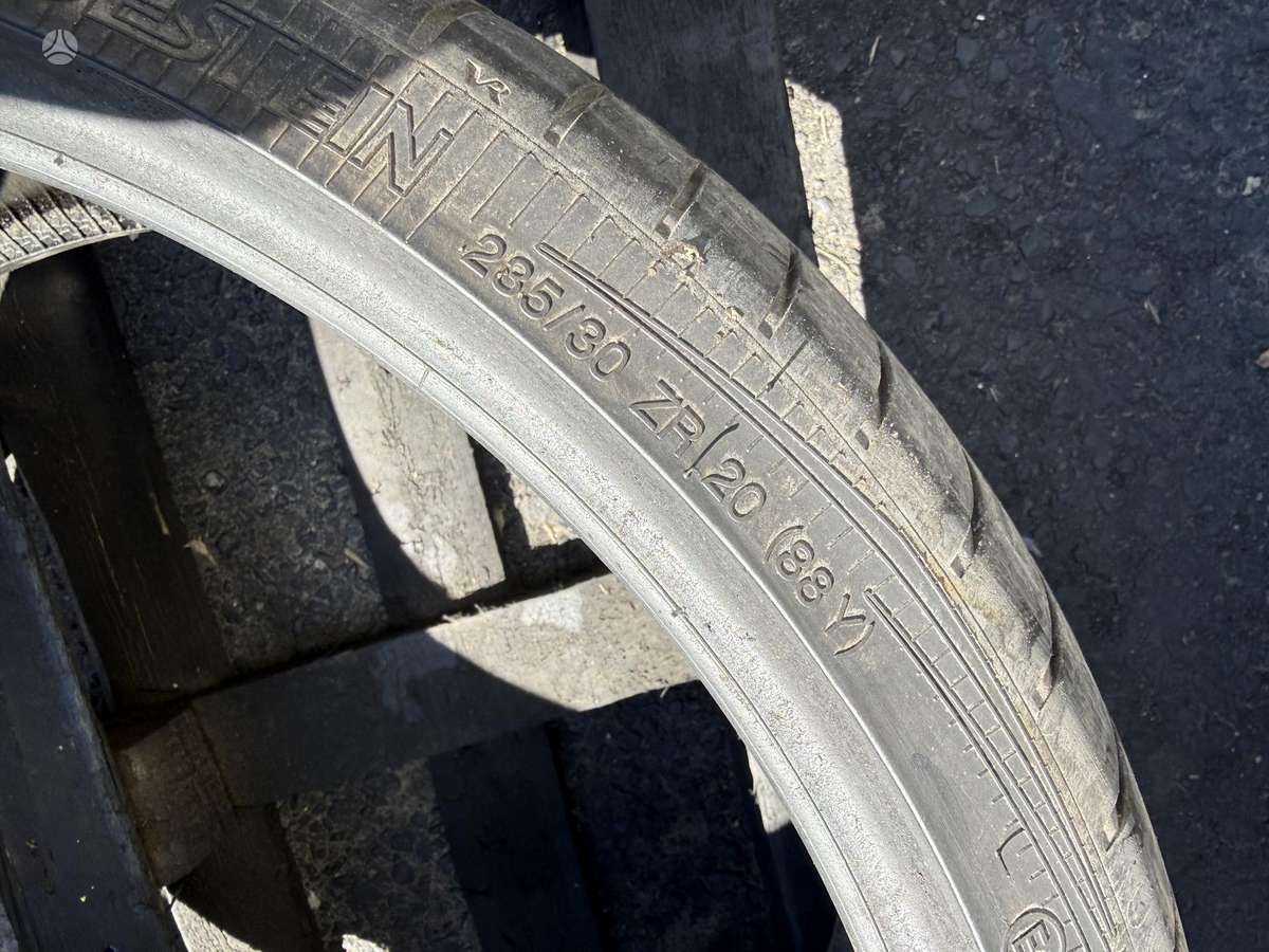 Vredestein, vasarinės 235/30 R20