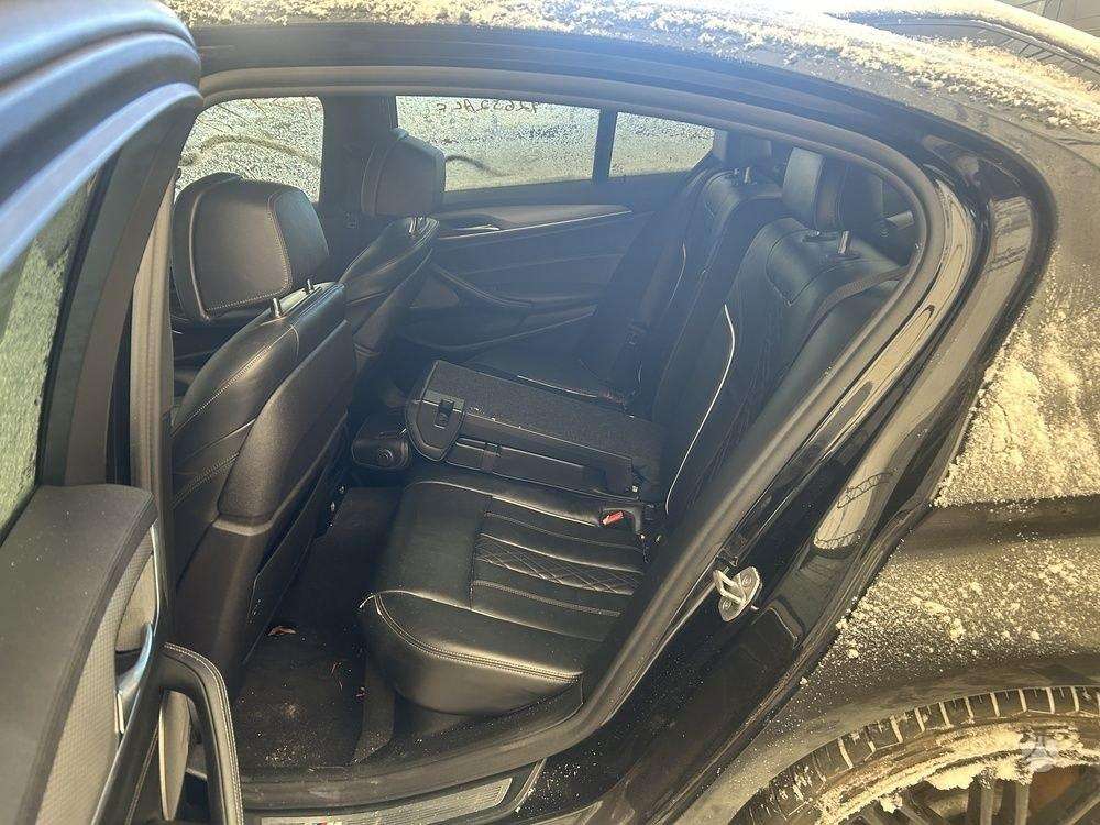 BMW M550 dalimis. M550xi usa