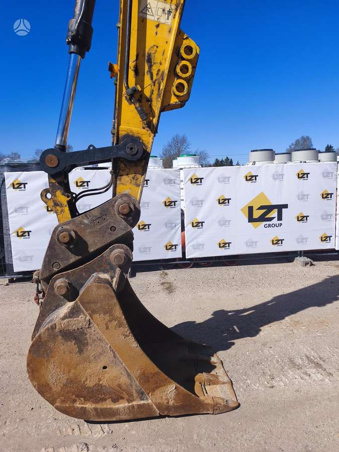 JCB Js220LC, ekskavatoriai