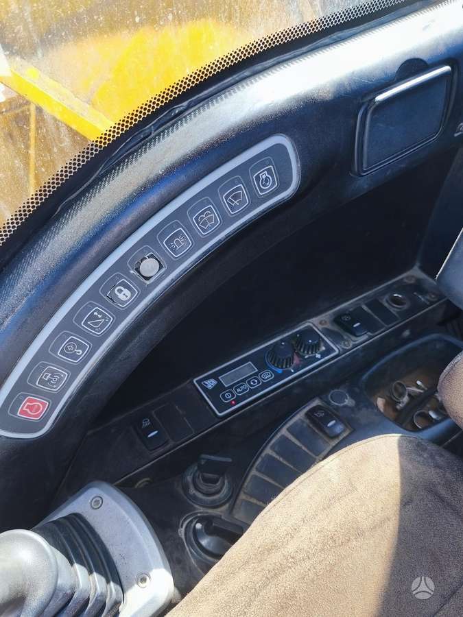 JCB Js220LC, excavator