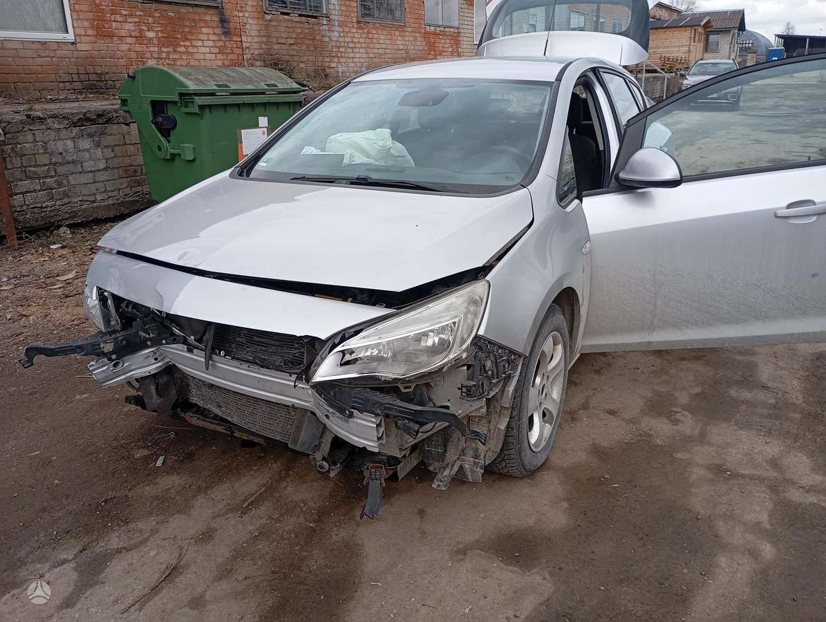 Opel Astra dalimis