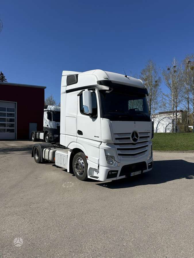 Mercedes-Benz 1845. Mega NEW tacho, double sleeper