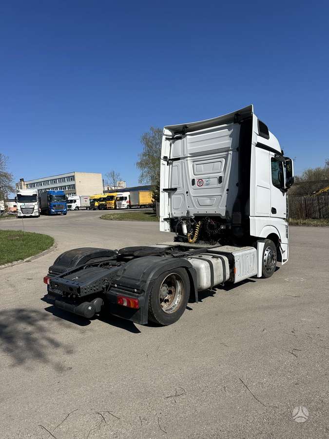 Mercedes-Benz 1845. Mega NEW tacho, double sleeper