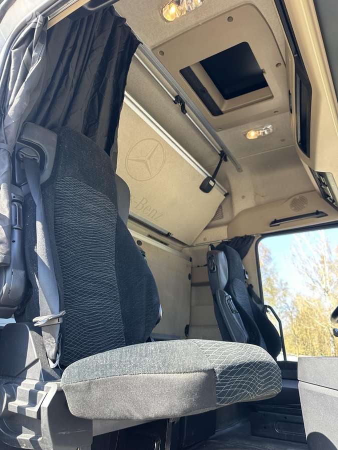 Mercedes-Benz 1845. Mega NEW tacho, double sleeper