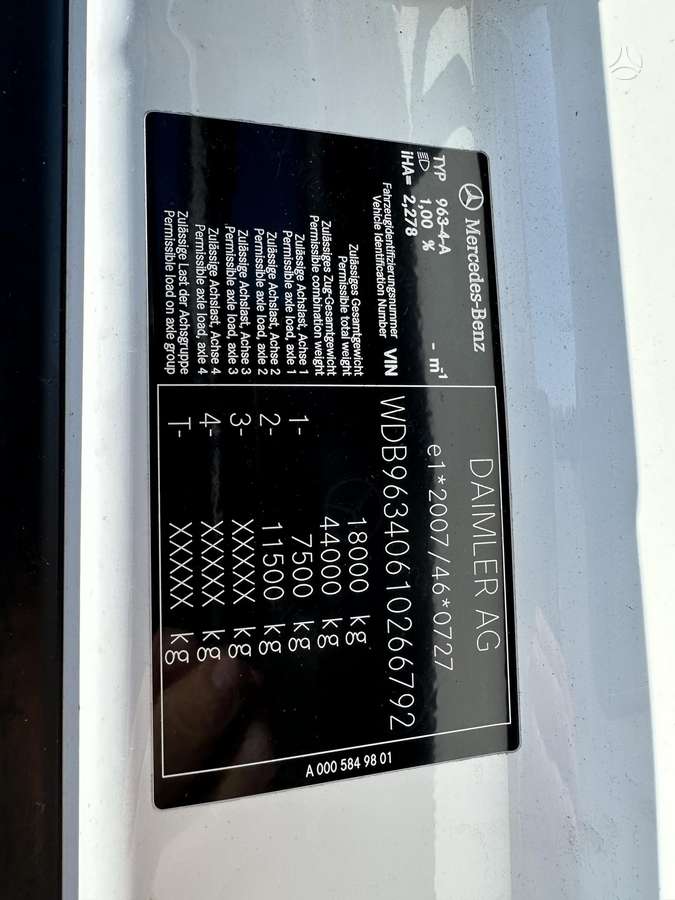 Mercedes-Benz 1845. Mega NEW tacho, double sleeper
