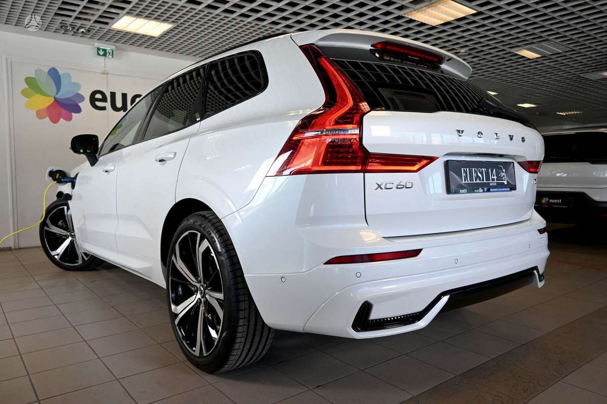 Volvo XC60, off-road / crossover