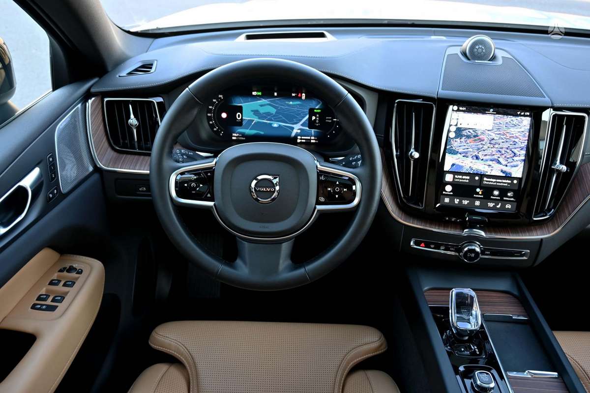 Volvo XC60, off-road / crossover