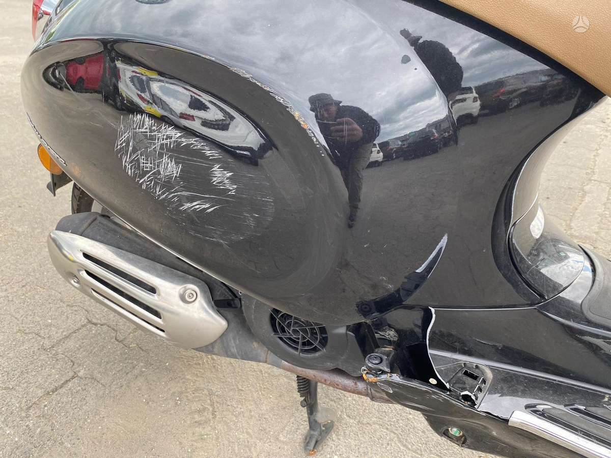 Piaggio Vespa 125cc, scooters / mopeds