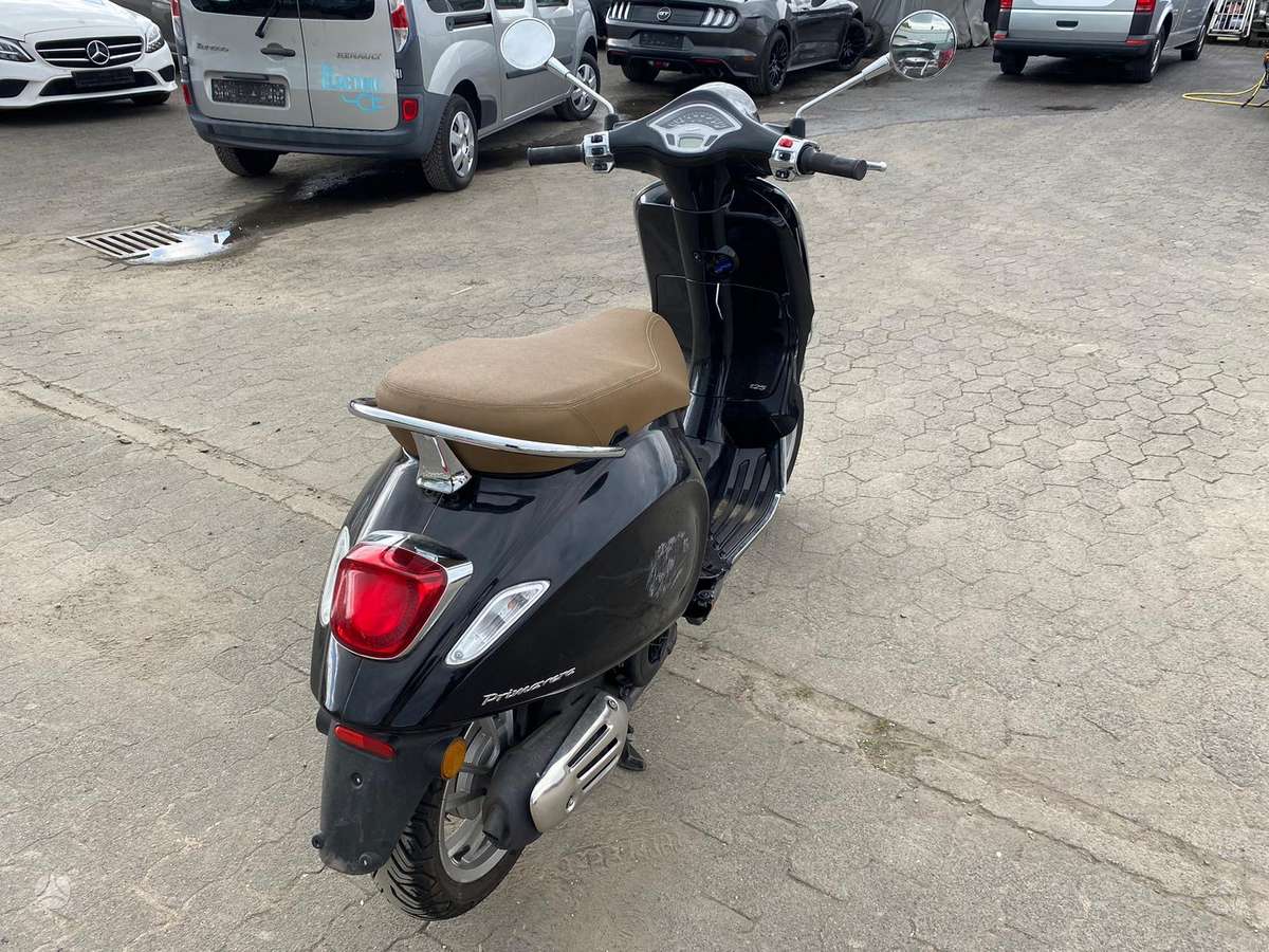 Piaggio Vespa 125cc, scooters / mopeds