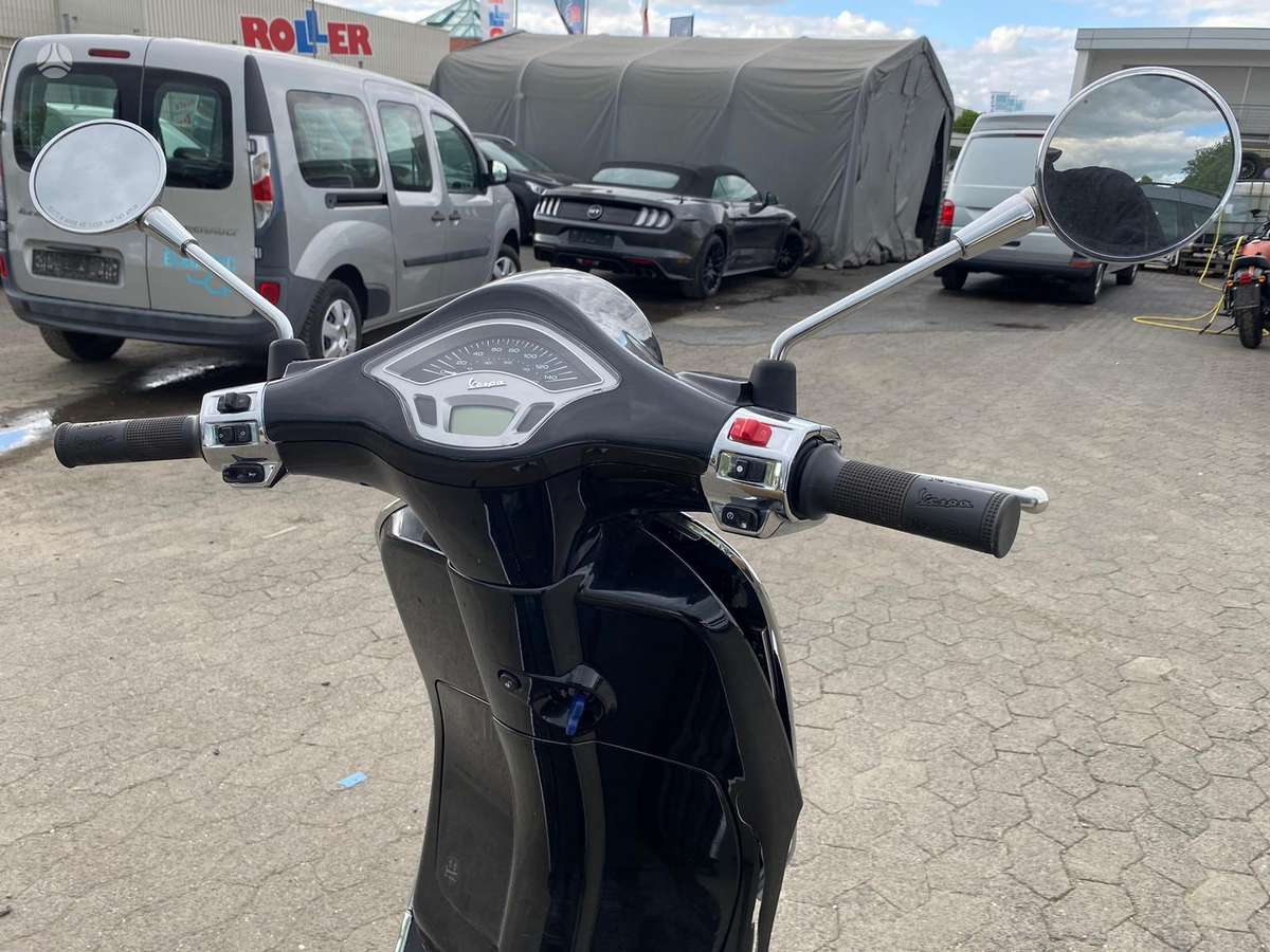 Piaggio Vespa 125cc, scooters / mopeds