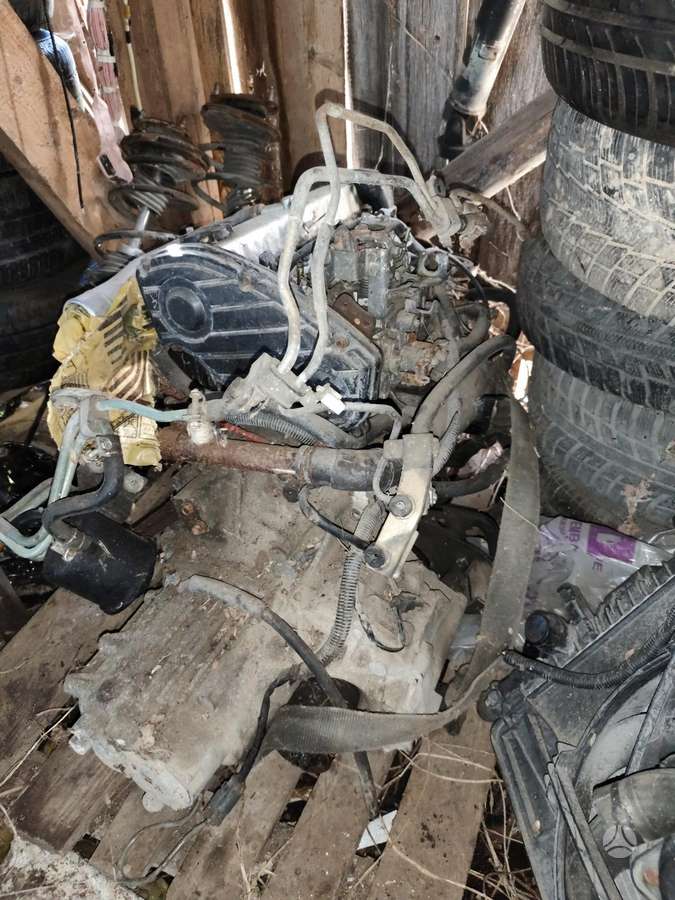 Nissan Sunny injection system, engine