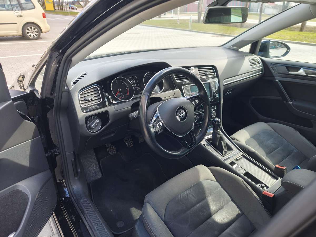 Volkswagen Golf - 10