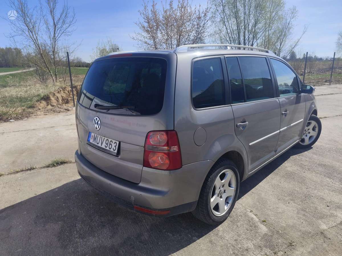 Volkswagen Touran - 4