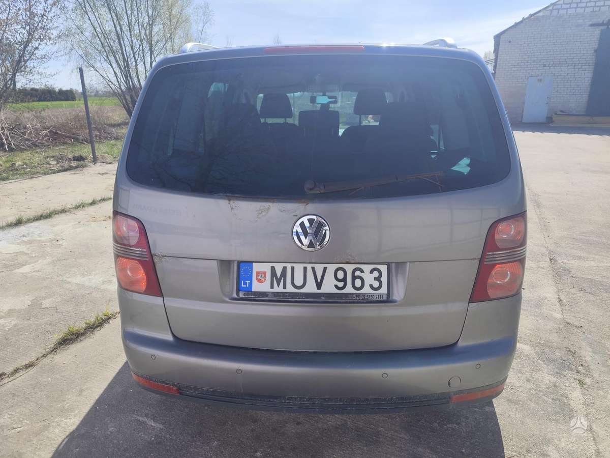 Volkswagen Touran - 5