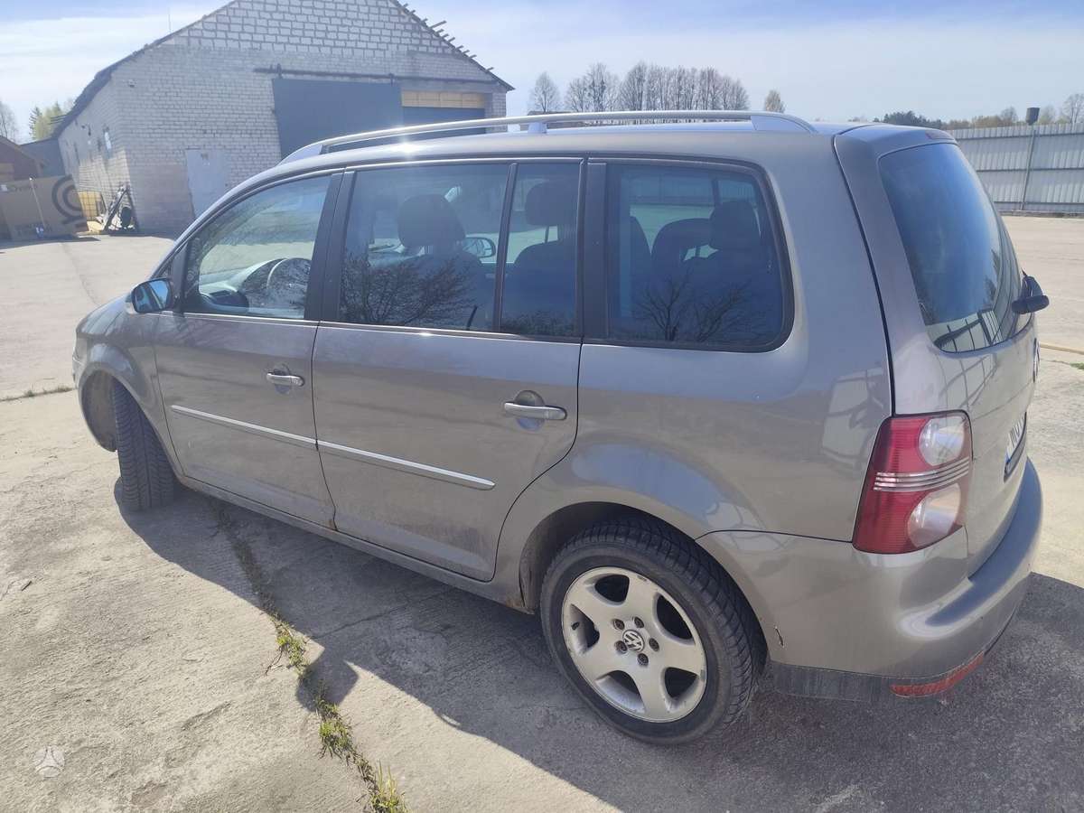 Volkswagen Touran - 6